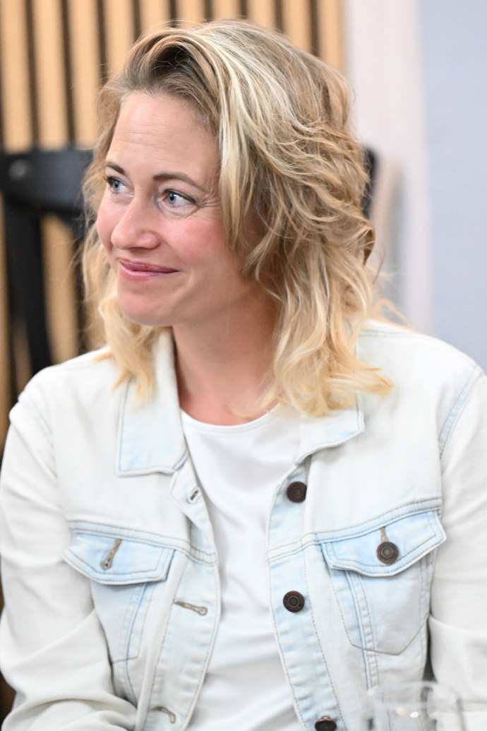 FOTO: Zuzana Kajnarová na zahájení divadelní sezóny v Divadel Radka Brzobohatého. – stránka 10