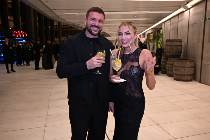 FOTO: Míchaný drink zvolili také účastníci AYTO Aneta a Jiří. – stránka 129