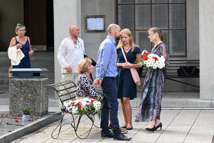 FOTO: Pohřeb Luďka Hrzala. – stránka 180