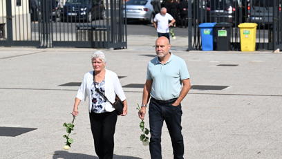FOTO: Rodina a přátelé se přišli naposledy rozloučit s Luďkem Hrzalem.