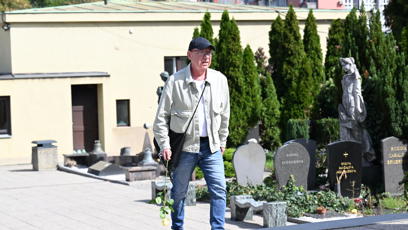 FOTO: Rodina a přátelé se přišli naposledy rozloučit s Luďkem Hrzalem.