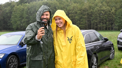 FOTO: Kvapilíkovi v pláštěnkách se i tak dobře bavili.