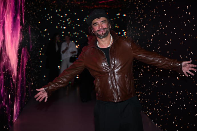 FOTO: Sagvan Tofi má showmanství v krvi. – stránka 3