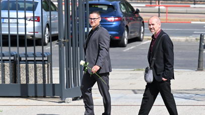 FOTO: Rodina a přátelé se přišli naposledy rozloučit s Luďkem Hrzalem.