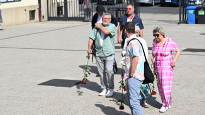 FOTO: Rodina a přátelé se přišli naposledy rozloučit s Luďkem Hrzalem. Všichni zvolili pestrobarevné oblečení.