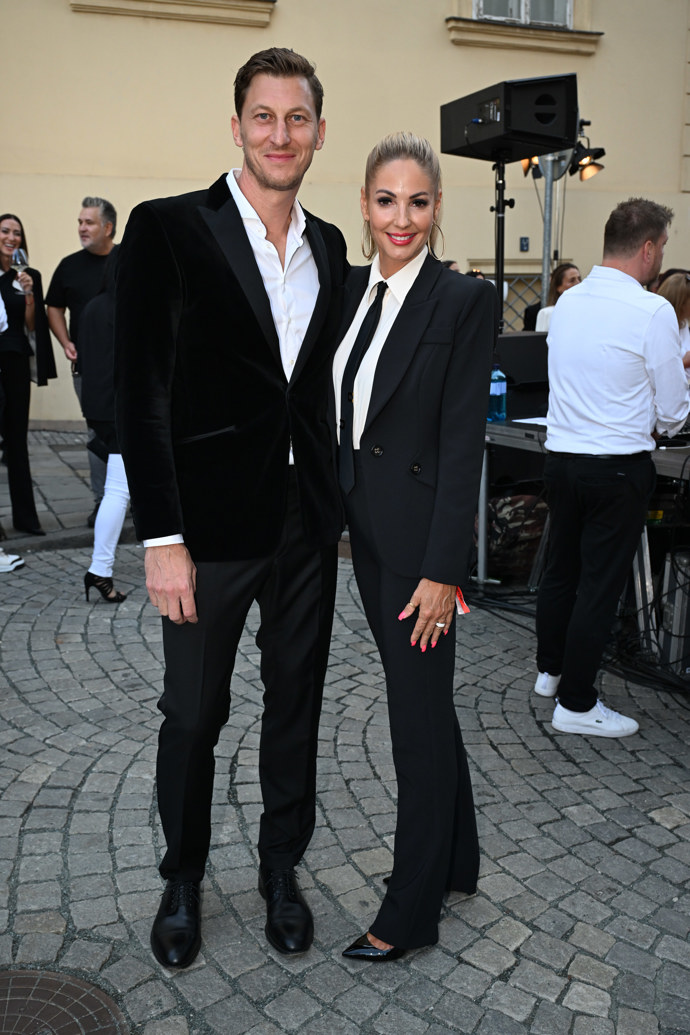 FOTO: Tereza Barošová s partnerem. – stránka 33