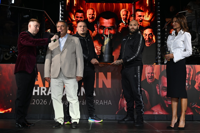 FOTO: Jiří Paroubek během tiskové konference G MMA.