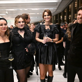 Veronika Arichteva, Ewa Farná, Daniela Brzobohatá v obležení Leoše Mareše.
