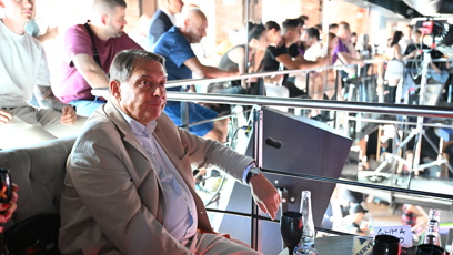 FOTO: Jiří Paroubek dorazil na první tiskovou konferenci bizarní organizace G MMA v pražském Duplexu.