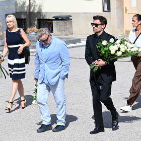 Leoš Mareš a Miloš Pokorný na pohřbu Luďka Hrzala.