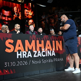 Muradova vyzval během tiskové konference další z Kotlárů.