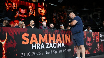 FOTO: Muradova vyzval během tiskové konference další z Kotlárů.
