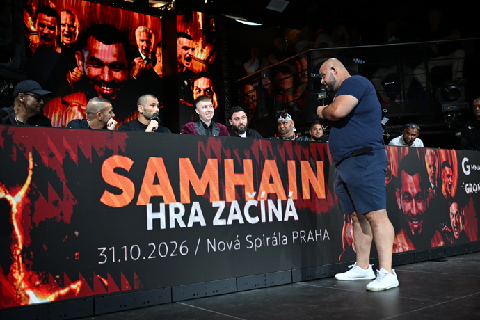 FOTO: Muradova vyzval během tiskové konference další z Kotlárů. – stránka 1