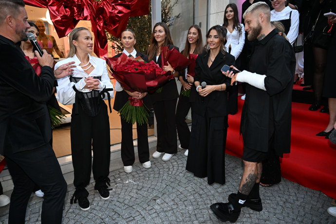 FOTO: Nela otevírá svůj obchod v Brně. – stránka 19