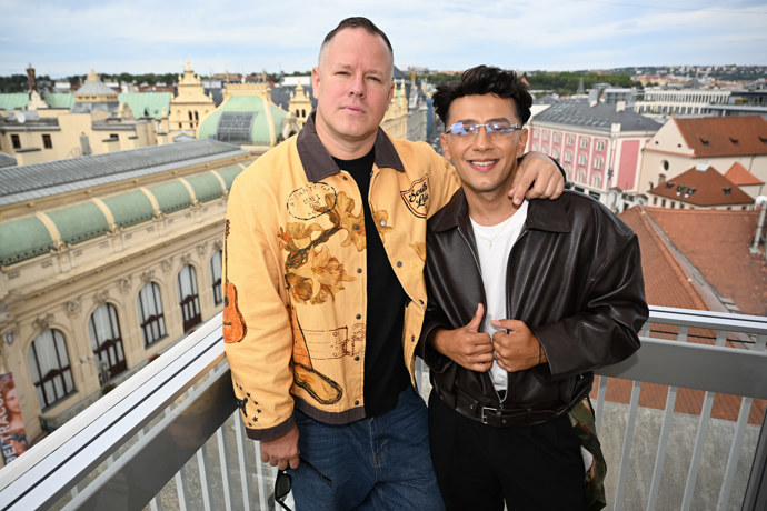 FOTO: Jan Bendig dorazil v doprovodu svého partnera Lukáše.