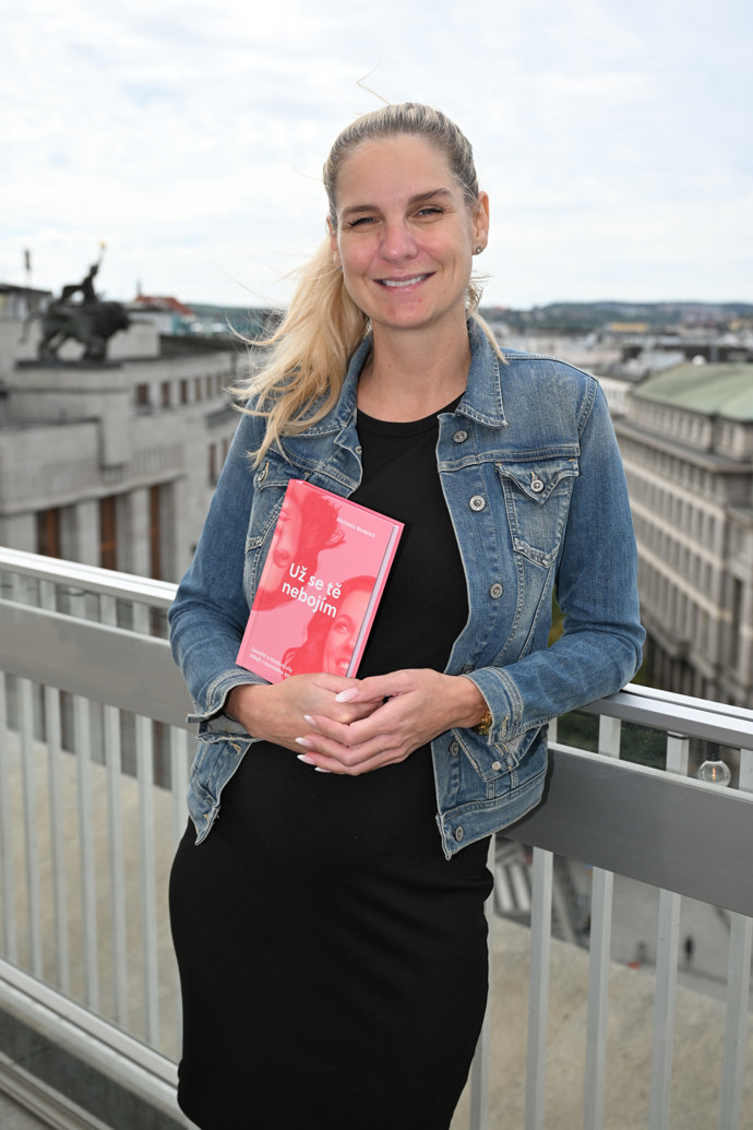 FOTO: Věra Kirchnerová alias Mia na křtu knihy Michaely Noskové. – stránka 1