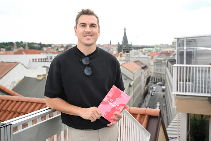 FOTO: David Gránský na křtu knihy Michaely Noskové. – stránka 3