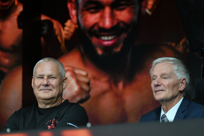 FOTO: Sládek s Kájínkem na tiskové konferenci G MMA.