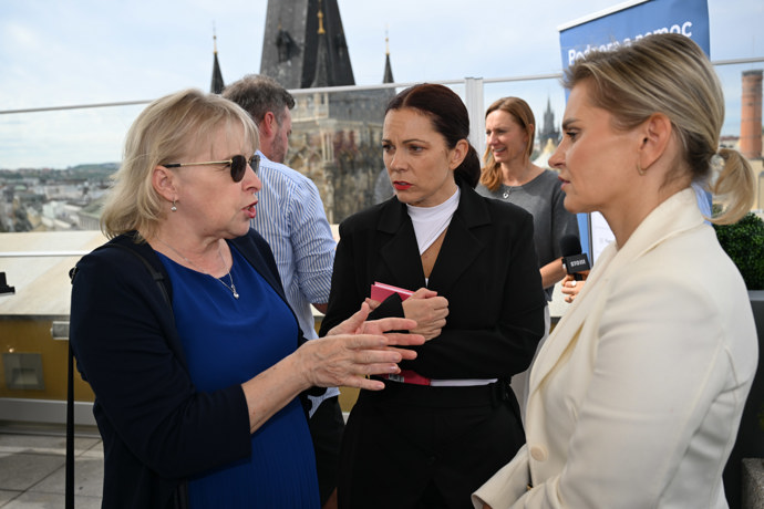 FOTO: Hana Marvanová, Michaela Nosková a Taťána Malá. – stránka 28