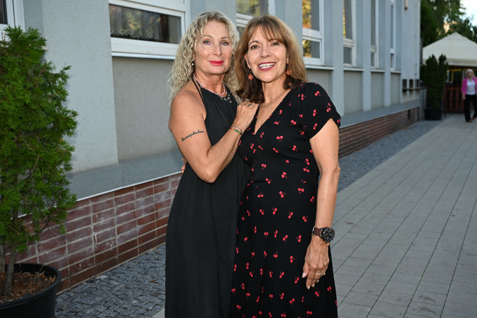 FOTO: Světlana Nálepková a Michaela Dolinová. – stránka 7