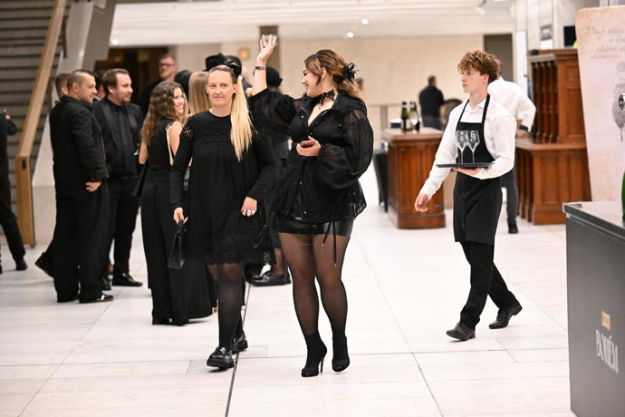 FOTO: Ewa Farna na premiéře Zrádců. – stránka 188