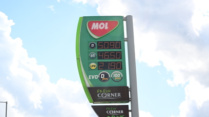 FOTO: Nafta na této stanici MOL stála 50,90 koruny za litr, benzin Natural 95 vyšel na 46,50 koruny.
