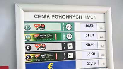 FOTO: Prémiová nafta u MOL vyšla na 55,90 koruny za litr.
