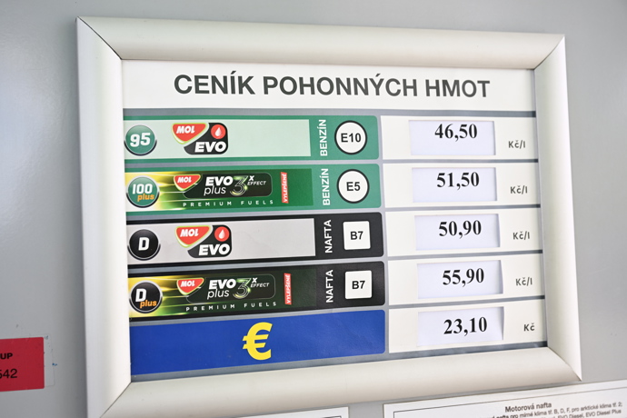 FOTO: Prémiová nafta u MOL vyšla na 55,90 koruny za litr. – stránka 9