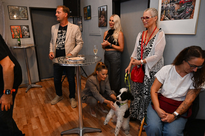 FOTO: Šárka Vaňková si pohrála s přítomným pejskem. – stránka 2