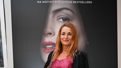 FOTO: Markéta Muzikářová ve velmi výrazných šatech.