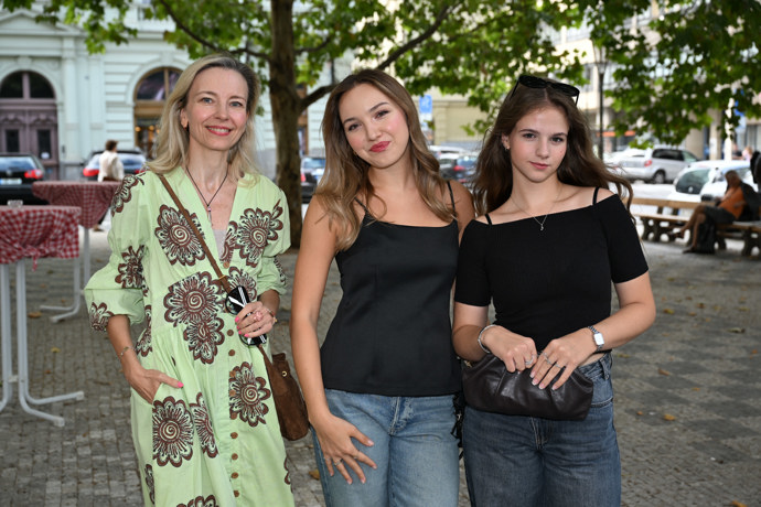 FOTO: Marcela Rojičková, Kateřina Ujfaluši a Karolína Synková. – stránka 20