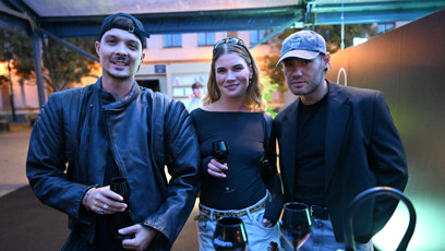 FOTO: Otakar Šenkýř, Žaneta Skružná a Renne Dang na přehlídce Hany Valtové.