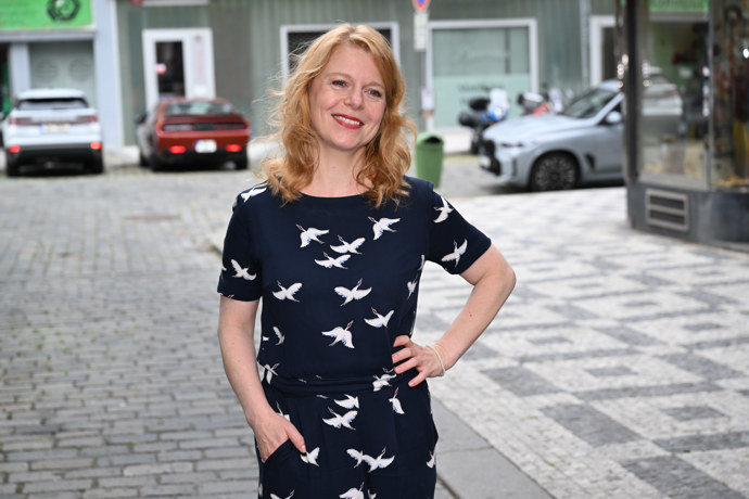 FOTO: Monika Zoubková hraje v Ulici protivnou němčinářku. – stránka 11