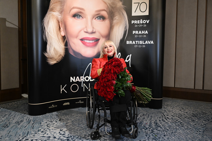 FOTO: Slovenská popová zpěvačka a skladatelka Marika Gombitová. – stránka 4