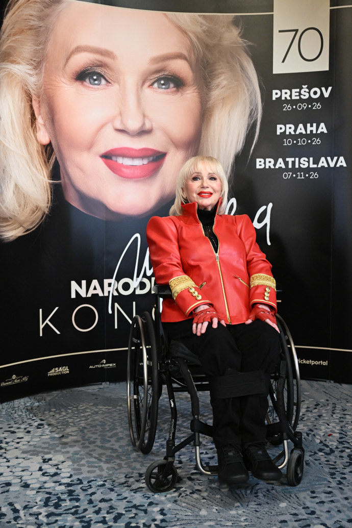 FOTO: Slovenská popová zpěvačka a skladatelka Marika Gombitová. – stránka 1
