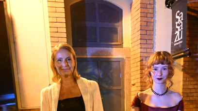 FOTO: Lenka Vlasáková dorazila v dlouhých černých šatech.