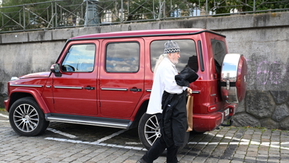 FOTO: František Ringo Čech přijel ve svém Mercedesu.