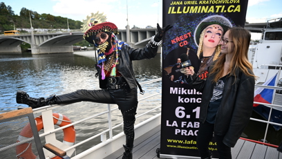 FOTO: Jana Kratochvílová během rozhovoru dělala zajímavé pohyby.