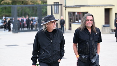 FOTO: Ondřej Hejma na pohřbu kolegy Richarda Tesaříka.