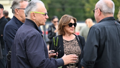FOTO: Marie Rottrová na pohřbu kolegy Richarda Tesaříka.