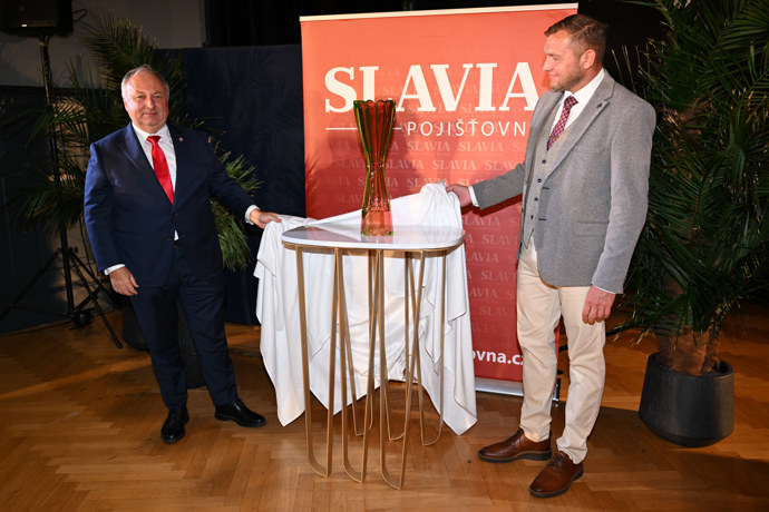 FOTO: Nakonci byla odhalena cena. – stránka 4