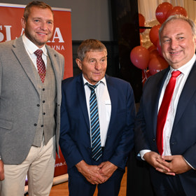 Letos se pochopitelně plánuje s jedním ze svých koní zúčastnit Velké pardubické. 