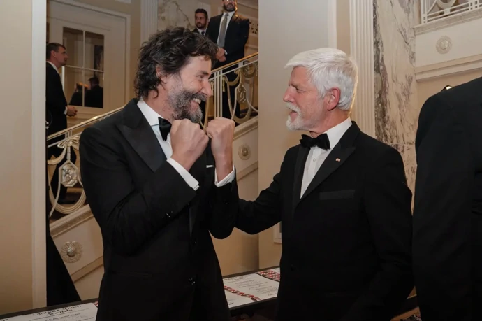FOTO: Petr Pavel a Keanu Reeves spolu byli nedávno v Praze na pivu.