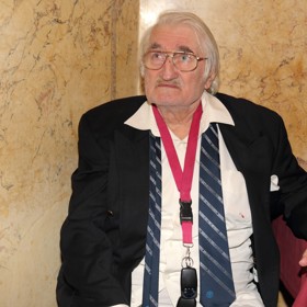 Herec Pavel Landovský zemřel doma 10. října 2014 na infarkt myokardu.