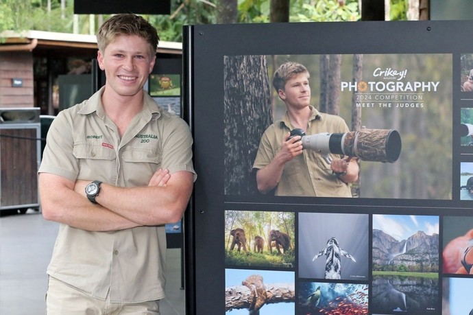 FOTO: Robert Irwin se věnuje fotografování. – stránka 1