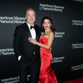 Alec Baldwin je dnes podruhé šťastně ženatý. S chotí Hilarií (na snímku) mají celkem sedm potomků.