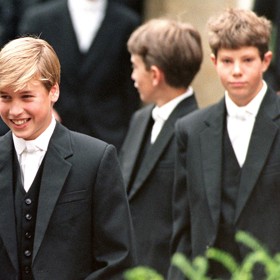 Fotografie z 7. září 1995, na níž je zachycen princ William. Jeho syn Princ George nastupuje do Eton College v roce 2026.
