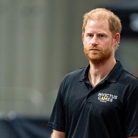 Princ Harry se koncem října odhodlal k překvapivému kroku, s rodinou se vrátil do Velké Británie, kterou před šesti lety ve zlém opouštěl.