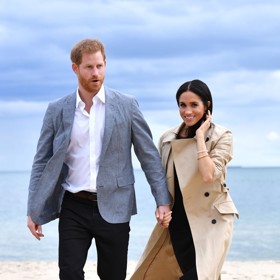 S sebou vzal manželku Meghan Markle.