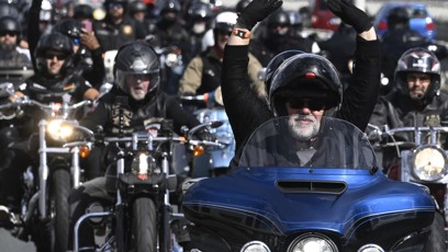 FOTO: Pavel vedl asi 800 motorkářů.